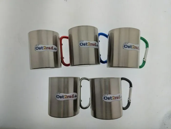 Bonusartikel - Ost2rad Edelstahltasse mit Karabinerhaken farbig