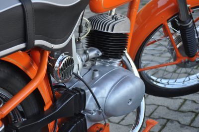 Neuaufbau komplette Restauration RT125/3 orange Oldtimerpass
