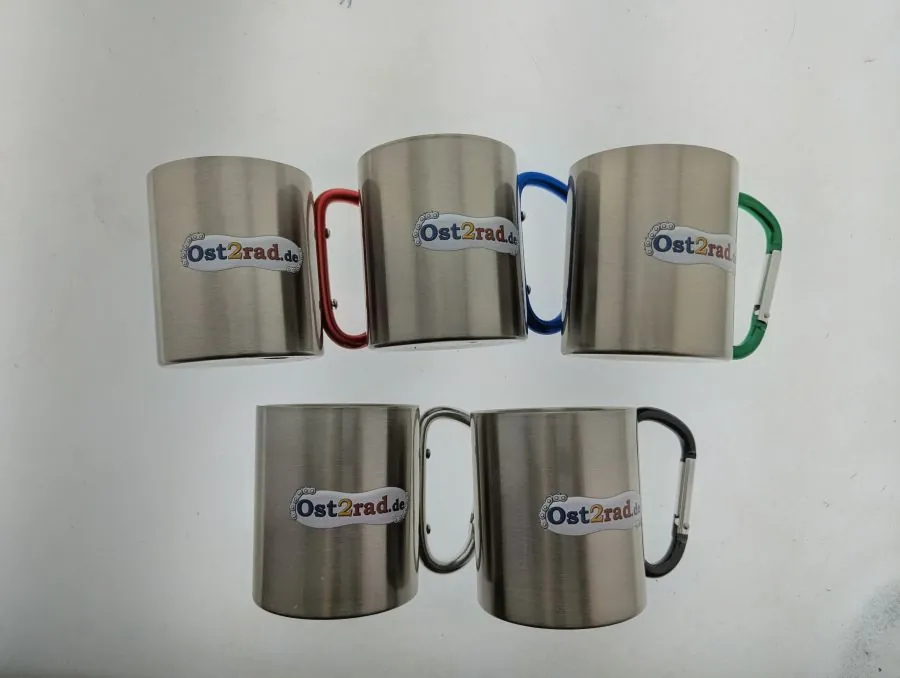 Bonusartikel - Ost2rad Edelstahltasse mit Karabinerhaken farbig